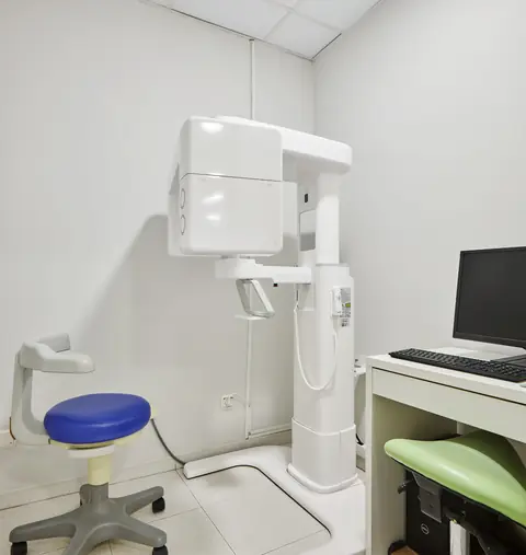Hortz-erradiologiako ekipoa Hortzagin Klinikako gela batean.